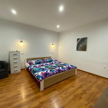 Vanessa Apartments Besenova Bagian luar foto