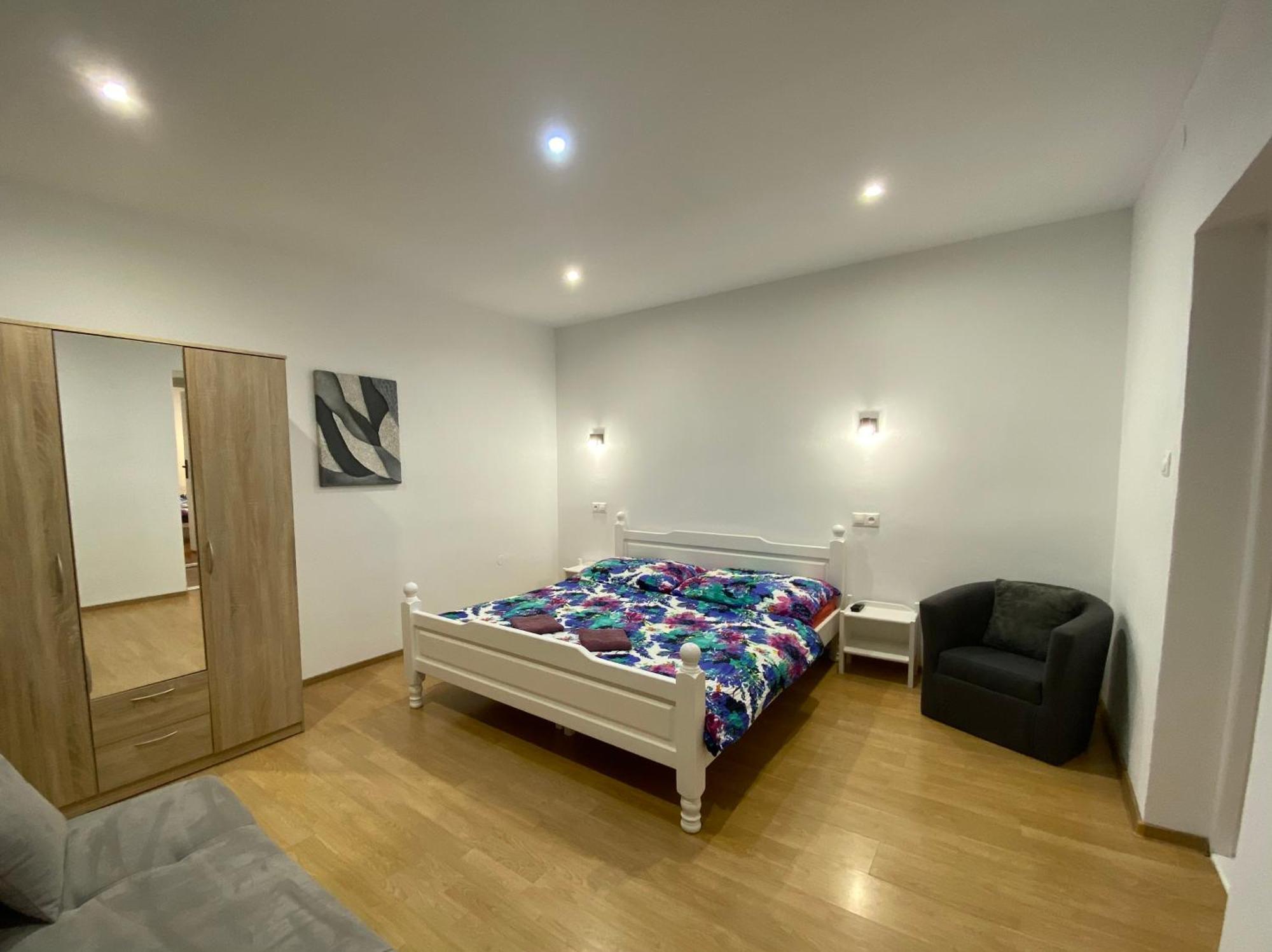 Vanessa Apartments Besenova Bagian luar foto