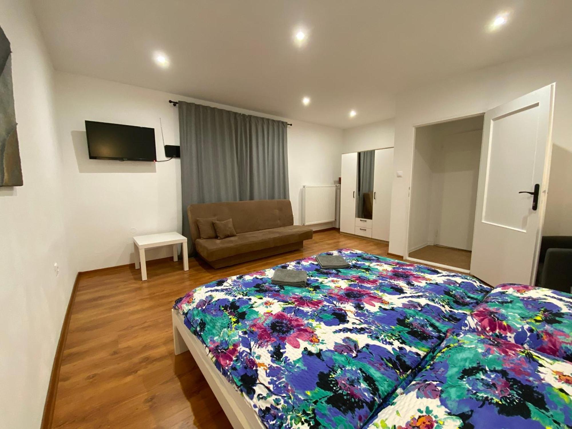 Vanessa Apartments Besenova Bagian luar foto
